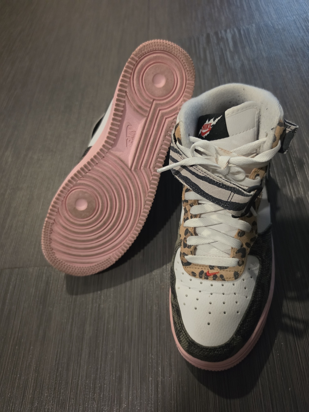 Nike Wmns Air Force 1 Mid 'Tunnel Walk'
White, Pink & Leopard